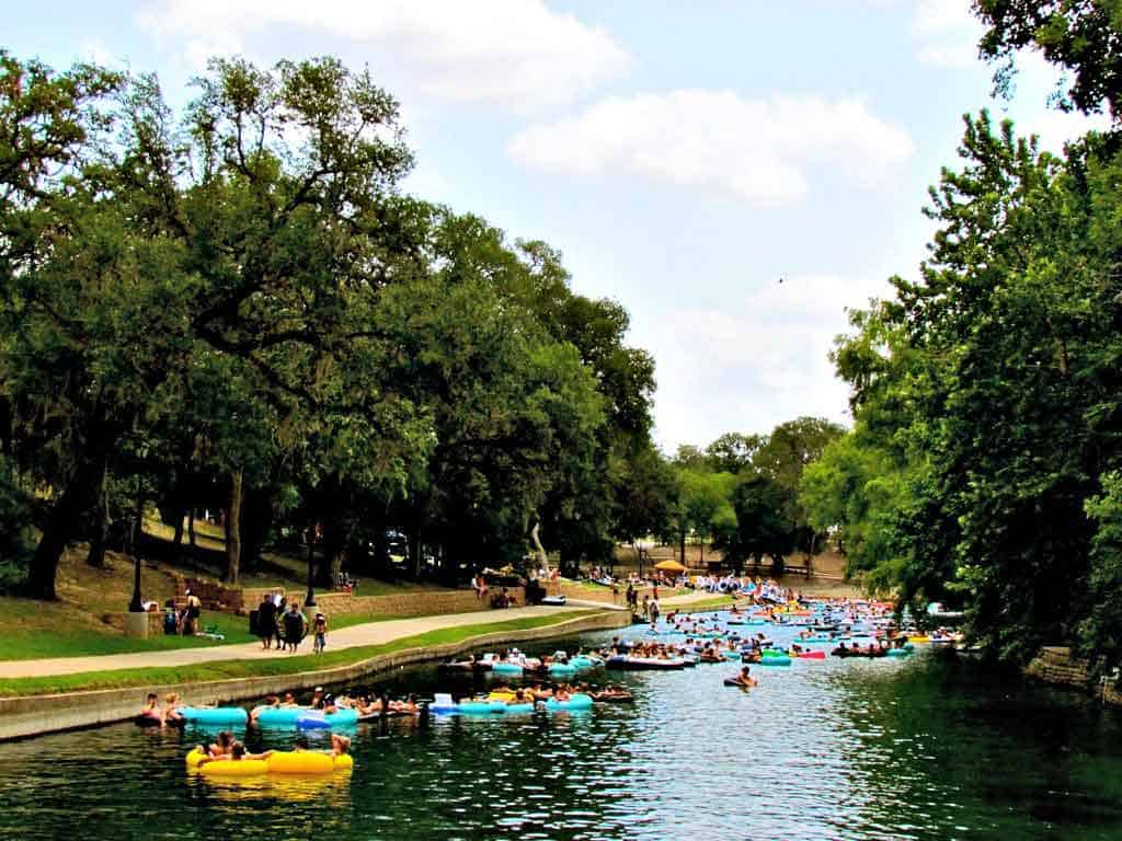 are dogs allowed in comal river