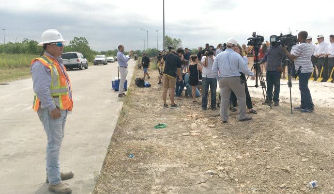 Professional-rugby-in-Texas.-Construction-supervisor-waits-to-get-back-to-building-stadium-690x400 Professional Rugby in Texas - another kind of "football"